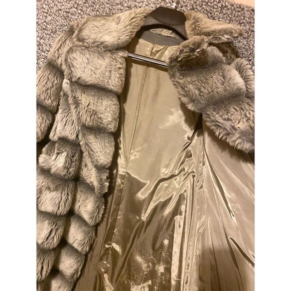 Women's Vintage Gray Faux Fur Overcoat Size 38 Winter Formal - Picture 12 of 14